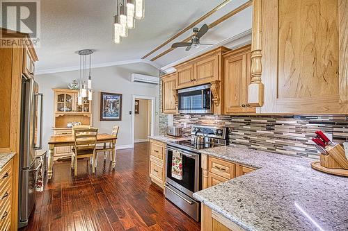 16 Lakeview Crescent, Roberts Arm, NL - Indoor Photo Showing Kitchen With Upgraded Kitchen