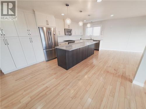 41 Kingsview Drive, Sudbury, ON - Indoor Photo Showing Kitchen With Upgraded Kitchen