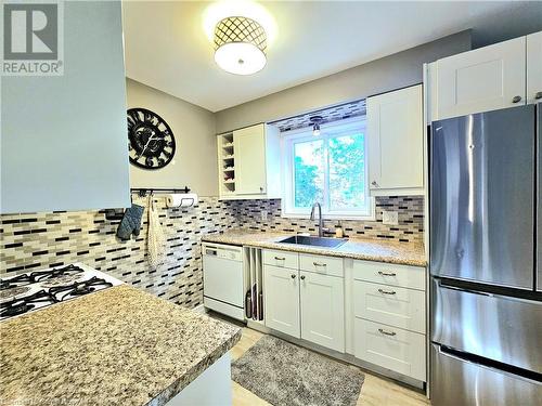 2 Fisher Mills Road, Cambridge, ON - Indoor Photo Showing Kitchen