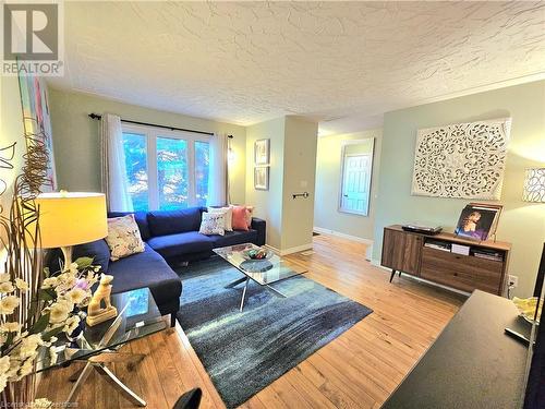 2 Fisher Mills Road, Cambridge, ON - Indoor Photo Showing Living Room