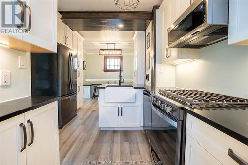 69 Amelia Street, Chatham, ON - Indoor Photo Showing Kitchen With Upgraded Kitchen