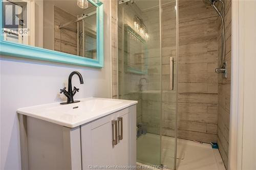 69 Amelia Street, Chatham, ON - Indoor Photo Showing Bathroom