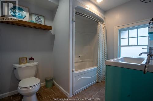 69 Amelia Street, Chatham, ON - Indoor Photo Showing Bathroom