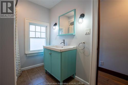 69 Amelia Street, Chatham, ON - Indoor Photo Showing Bathroom