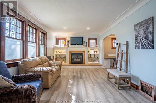 69 Amelia Street, Chatham, ON - Indoor Photo Showing Living Room With Fireplace