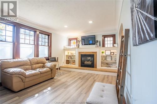 69 Amelia Street, Chatham, ON - Indoor Photo Showing Living Room With Fireplace