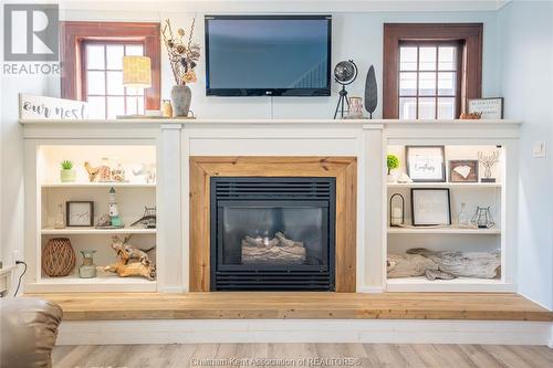 69 Amelia Street, Chatham, ON - Indoor Photo Showing Living Room With Fireplace