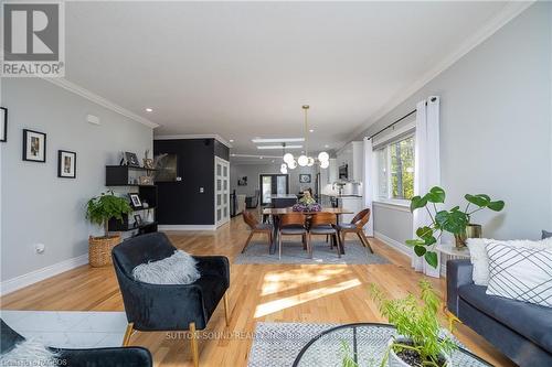 170 Lakeshore Road, Georgian Bluffs, ON - Indoor Photo Showing Living Room