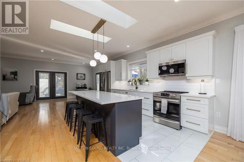 170 Lakeshore Road, Georgian Bluffs, ON - Indoor Photo Showing Kitchen With Upgraded Kitchen