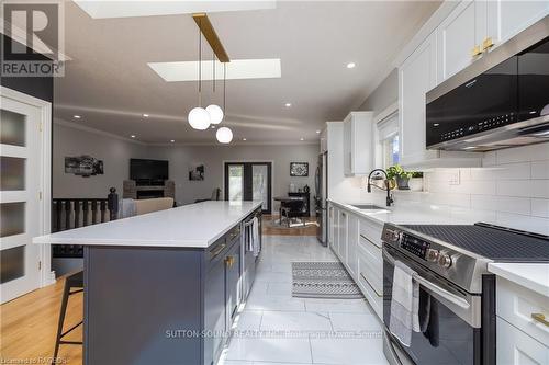 170 Lakeshore Road, Georgian Bluffs, ON - Indoor Photo Showing Kitchen With Upgraded Kitchen