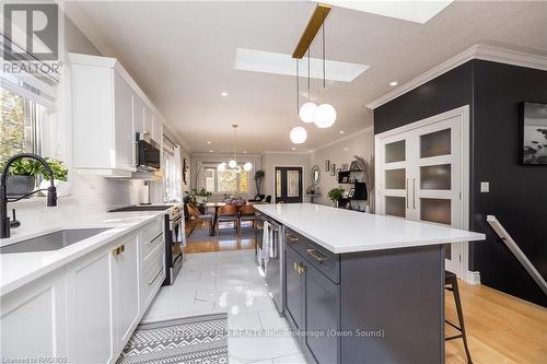 170 Lakeshore Road, Georgian Bluffs, ON - Indoor Photo Showing Kitchen With Upgraded Kitchen