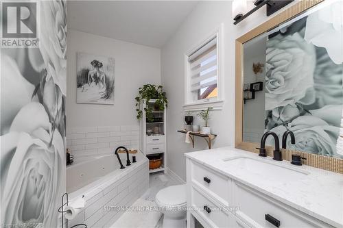 170 Lakeshore Road, Georgian Bluffs, ON - Indoor Photo Showing Bathroom