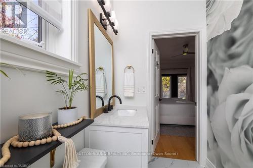 170 Lakeshore Road, Georgian Bluffs, ON - Indoor Photo Showing Bathroom