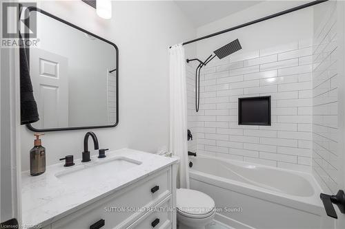 170 Lakeshore Road, Georgian Bluffs, ON - Indoor Photo Showing Bathroom