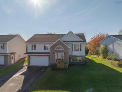 59 Parkedge Crescent  Cole Harbour, NS B2V 2V2