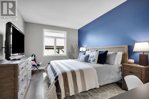 95 Brooker Trail, Thames Centre (Thorndale), ON - Indoor Photo Showing Bedroom