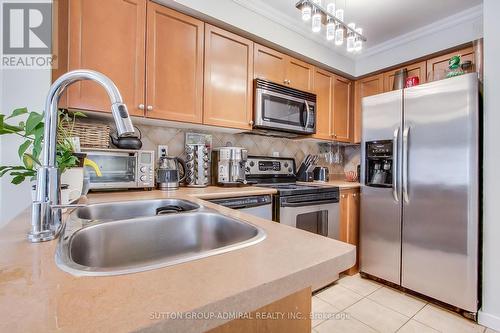 33 Lodgeway Drive, Vaughan, ON - Indoor Photo Showing Kitchen With Double Sink