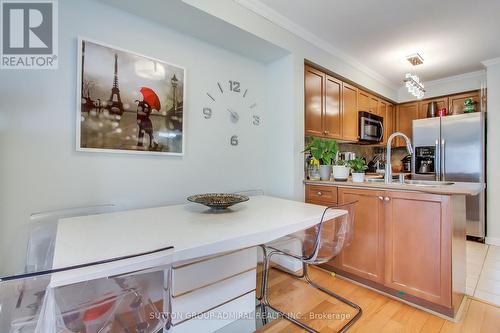 33 Lodgeway Drive, Vaughan, ON - Indoor Photo Showing Kitchen