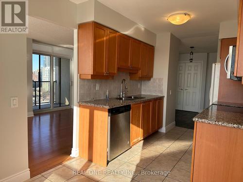 1626 - 80 Harrison Garden Boulevard, Toronto, ON - Indoor Photo Showing Kitchen With Double Sink