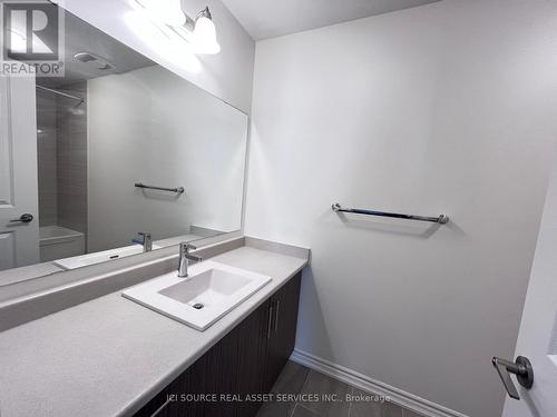 122 Laing Drive, Whitby, ON - Indoor Photo Showing Bathroom