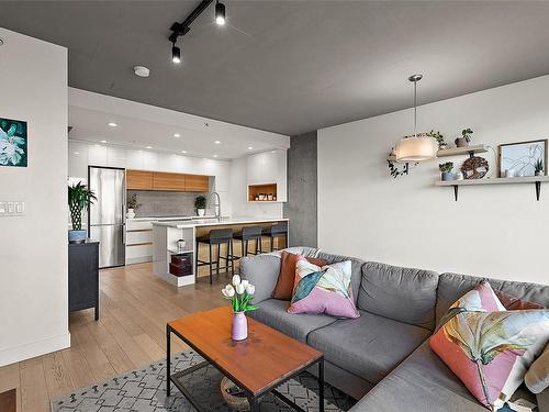 903-989 Johnson St, Victoria, BC - Indoor Photo Showing Living Room