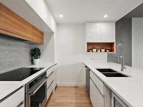 903-989 Johnson St, Victoria, BC - Indoor Photo Showing Kitchen With Double Sink