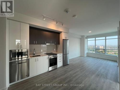 2011B - 50 Upper Mall Way, Vaughan, ON - Indoor Photo Showing Kitchen With Stainless Steel Kitchen With Upgraded Kitchen