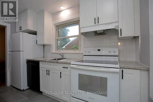 Kitchen - 718 Leroy Avenue, London, ON - Indoor Photo Showing Kitchen