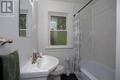 Main Floor Bathroom - 718 Leroy Avenue, London, ON - Indoor Photo Showing Bathroom