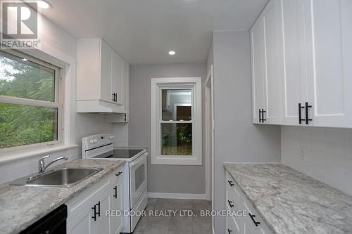 Kitchen - 718 Leroy Avenue, London, ON - Indoor Photo Showing Kitchen