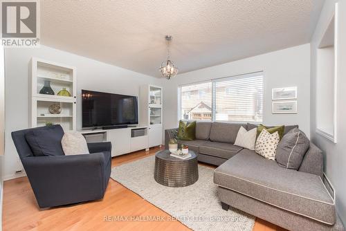 1108 Barr Crescent, Milton, ON - Indoor Photo Showing Living Room