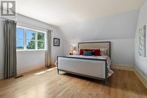 1646 Concession 11 Road, Brock, ON - Indoor Photo Showing Bedroom