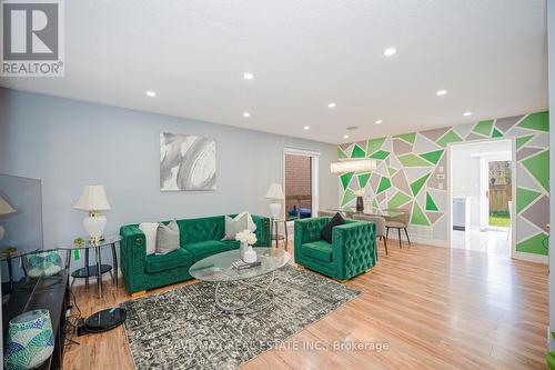 30 Worthington Avenue, Brampton, ON - Indoor Photo Showing Living Room