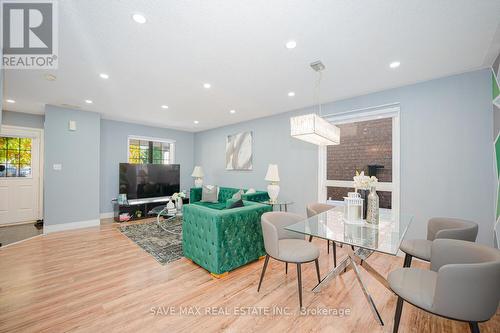 30 Worthington Avenue, Brampton, ON - Indoor Photo Showing Living Room