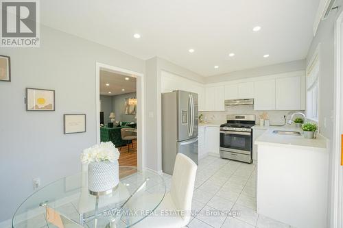 30 Worthington Avenue, Brampton, ON - Indoor Photo Showing Kitchen With Stainless Steel Kitchen