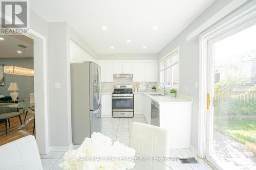 30 Worthington Avenue, Brampton, ON - Indoor Photo Showing Kitchen