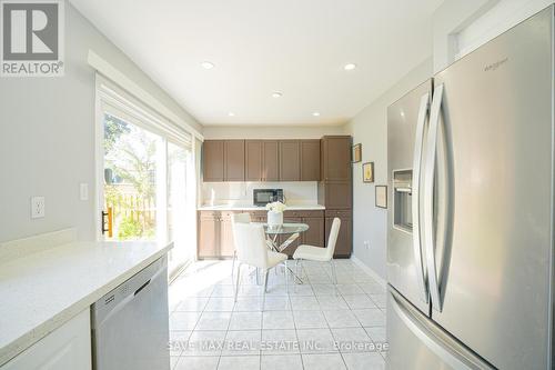 30 Worthington Avenue, Brampton, ON - Indoor Photo Showing Kitchen