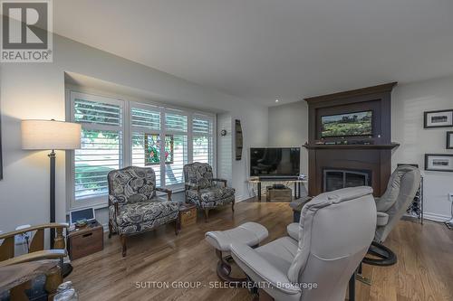 547 Sherene Terrace, London, ON - Indoor Photo Showing Living Room With Fireplace