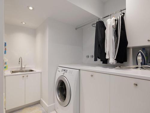 Salle de lavage - 2059 Ch. Du Bord-Du-Lac, Montréal (L'Île-Bizard/Sainte-Geneviève), QC - Indoor Photo Showing Laundry Room