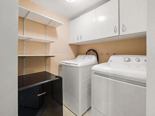 Salle de lavage - 205-5285 Av. Coolbrook, Montréal (Côte-Des-Neiges/Notre-Dame-De-Grâce), QC - Indoor Photo Showing Laundry Room