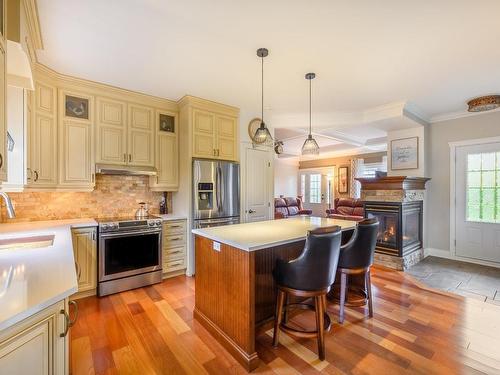 Cuisine - 795 Rg Elmire, Saint-Paul-D'Abbotsford, QC - Indoor Photo Showing Kitchen With Fireplace With Upgraded Kitchen