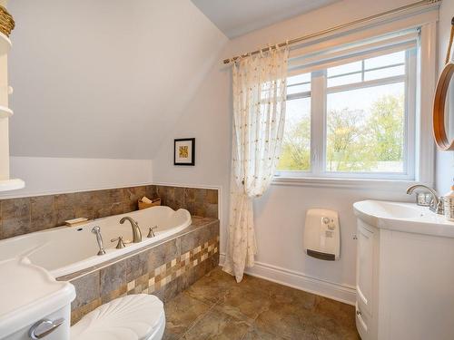 Salle de bains attenante Ã  la CCP - 795 Rg Elmire, Saint-Paul-D'Abbotsford, QC - Indoor Photo Showing Bathroom