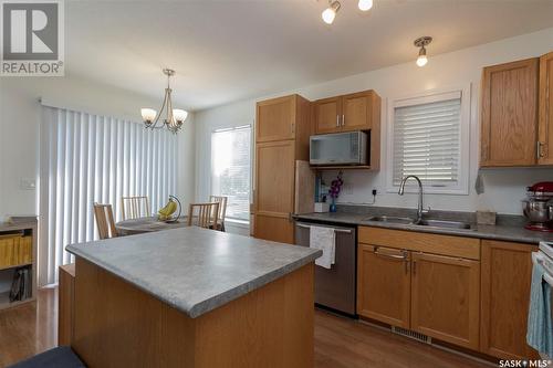 43 111 Fairbrother Crescent, Saskatoon, SK - Indoor Photo Showing Kitchen With Double Sink