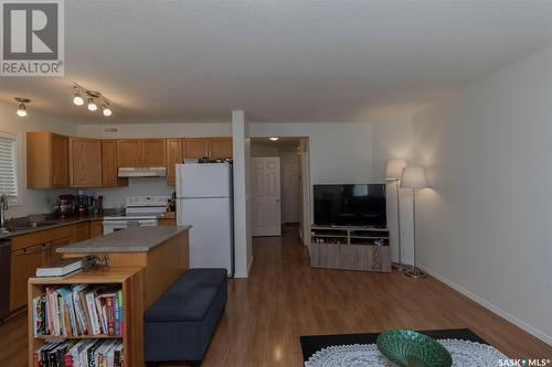 43 111 Fairbrother Crescent, Saskatoon, SK - Indoor Photo Showing Kitchen