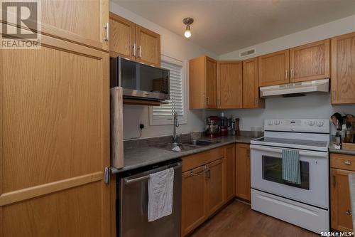 43 111 Fairbrother Crescent, Saskatoon, SK - Indoor Photo Showing Kitchen With Double Sink