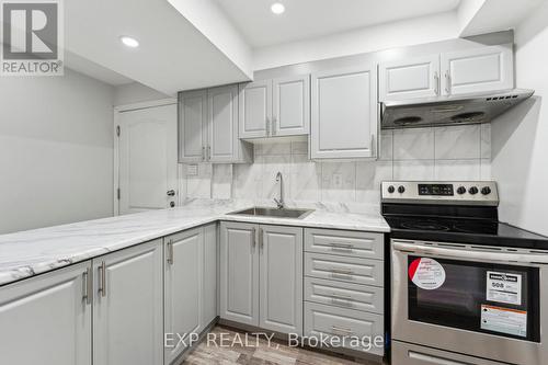 1558 Kovachik Boulevard, Milton, ON - Indoor Photo Showing Kitchen With Upgraded Kitchen