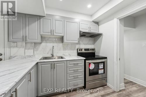 1558 Kovachik Boulevard, Milton, ON - Indoor Photo Showing Kitchen With Upgraded Kitchen