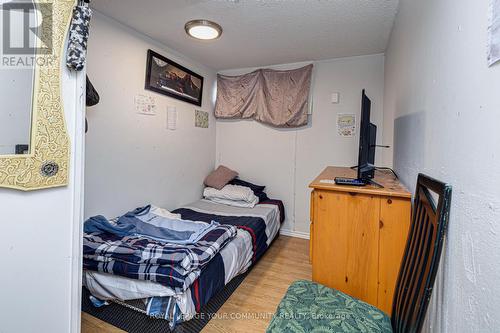 31 Gravenhurst Avenue, Toronto, ON - Indoor Photo Showing Bedroom