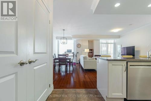 1005 - 360 Pearl Street, Burlington, ON - Indoor Photo Showing Kitchen