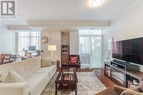 1005 - 360 Pearl Street, Burlington, ON - Indoor Photo Showing Living Room